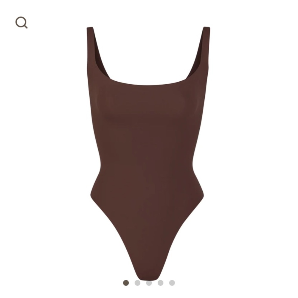 Skims FITS EVERYBODY SQUARE NECK BODYSUIT in Cocoa